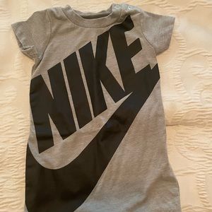 Nike baby shirt sleeve romper